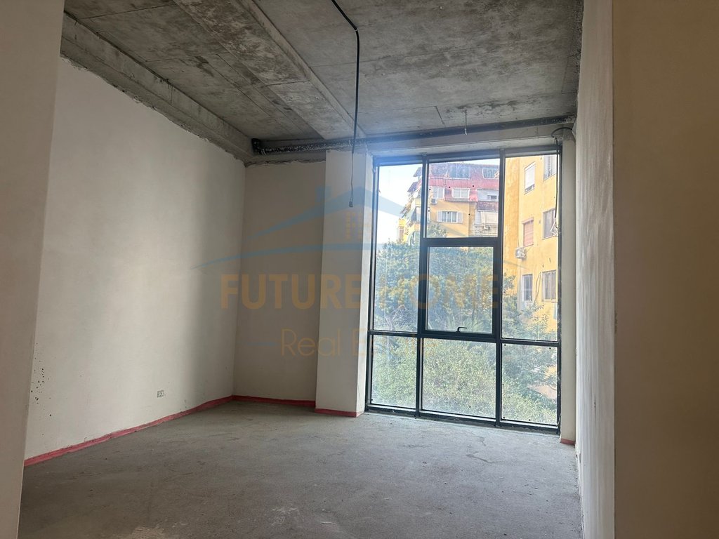 Shitje, Ambient Komercial, Lake View Residence