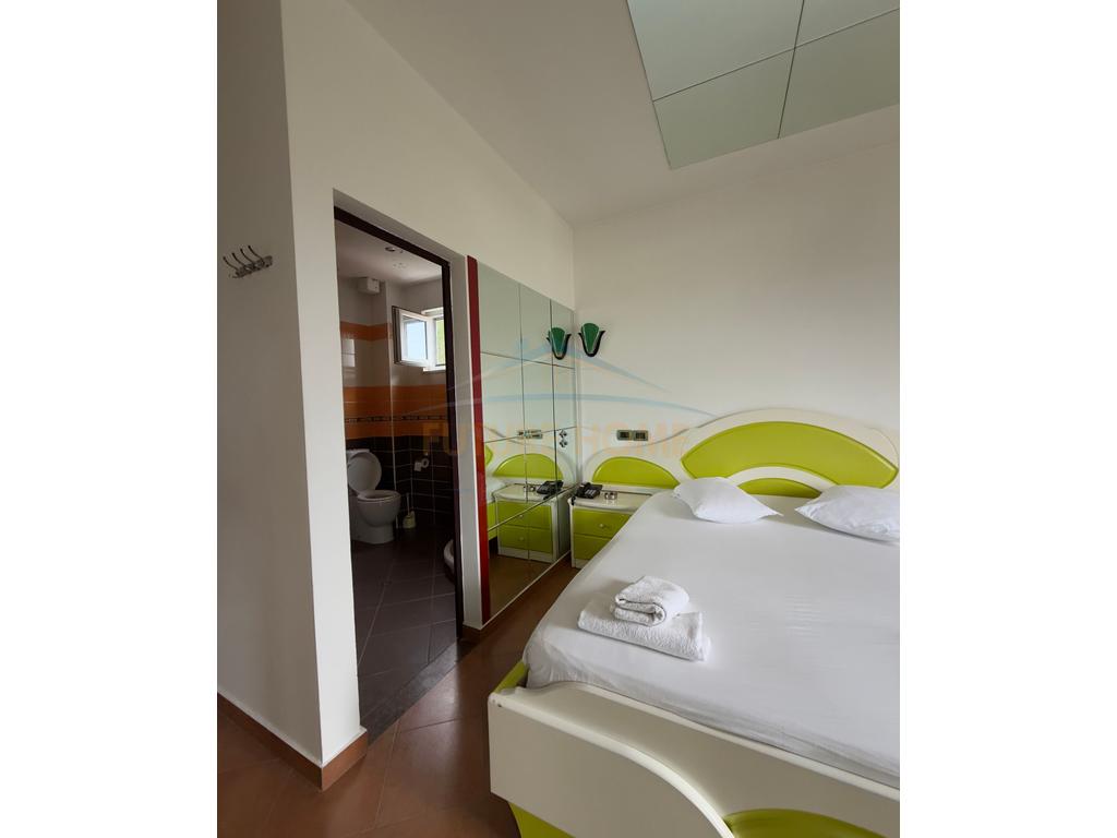 Sales, Hotel, Vaqarr