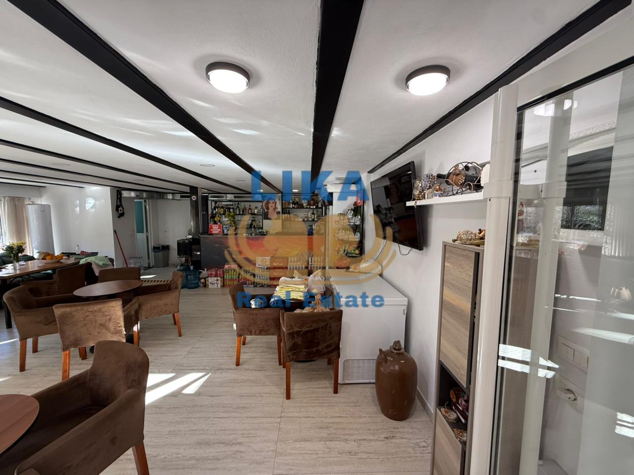 Apartament 1+1 & Njësi Biznesi për Shitje në Golem – 100m nga Deti