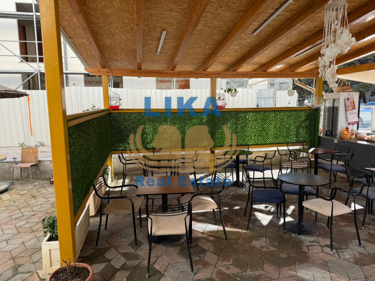 Apartament 1+1 & Njësi Biznesi për Shitje në Golem – 100m nga Deti