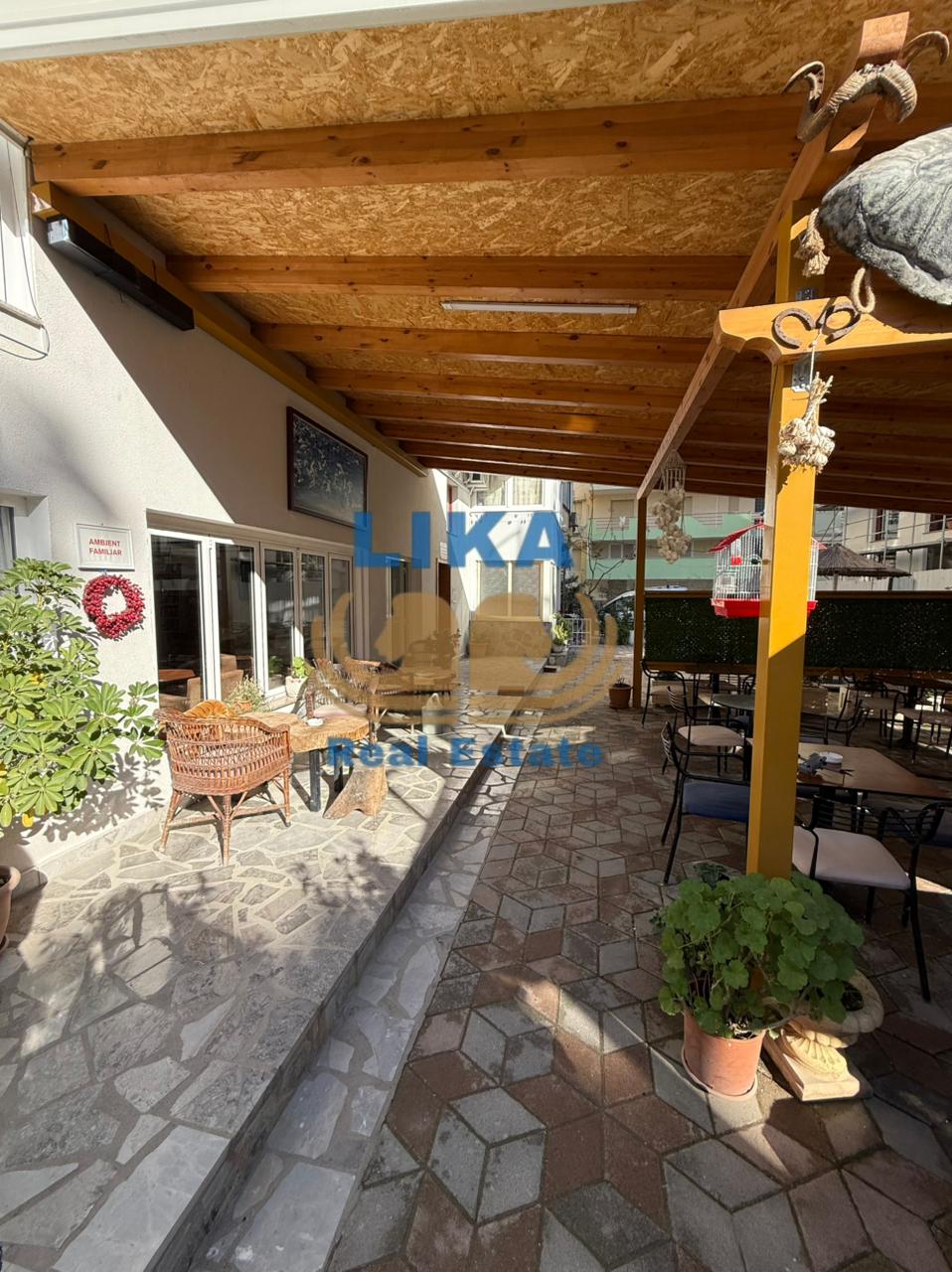 Apartament 1+1 & Njësi Biznesi për Shitje në Golem – 100m nga Deti
