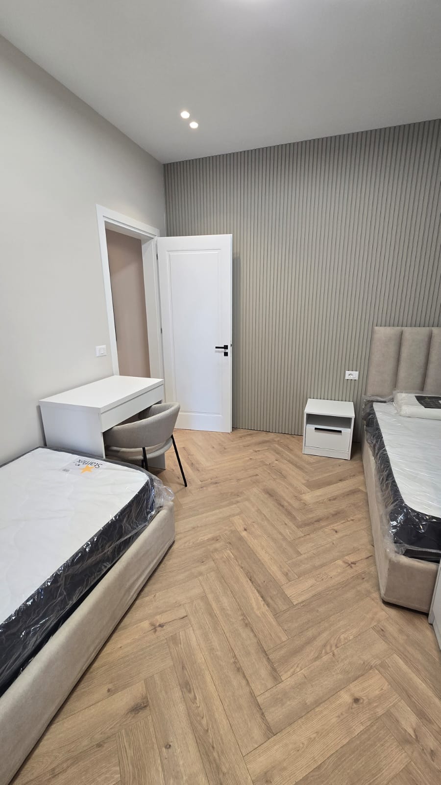 Furnished apartment inc parking, Garden Building, Tirana
