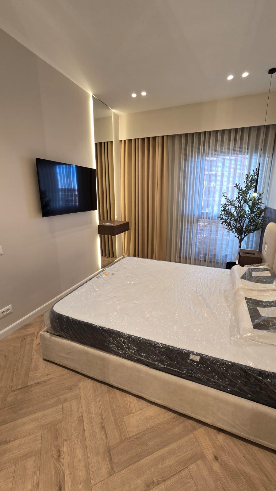 Furnished apartment inc parking, Garden Building, Tirana