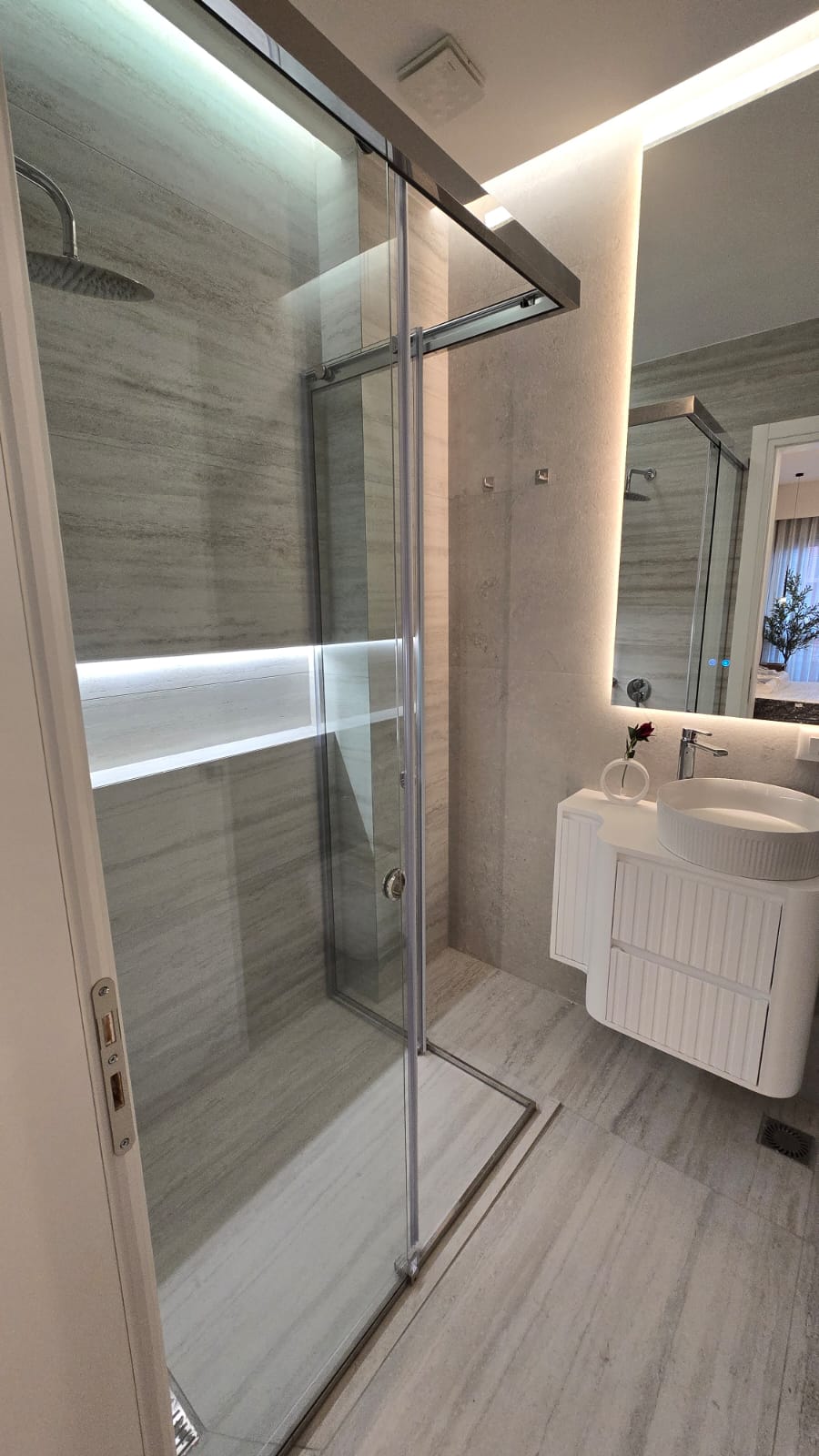 Furnished apartment inc parking, Garden Building, Tirana