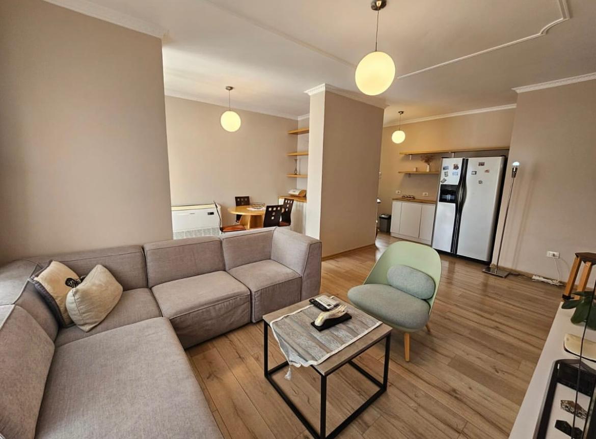 Apartment, Rruga e Kosovarëve