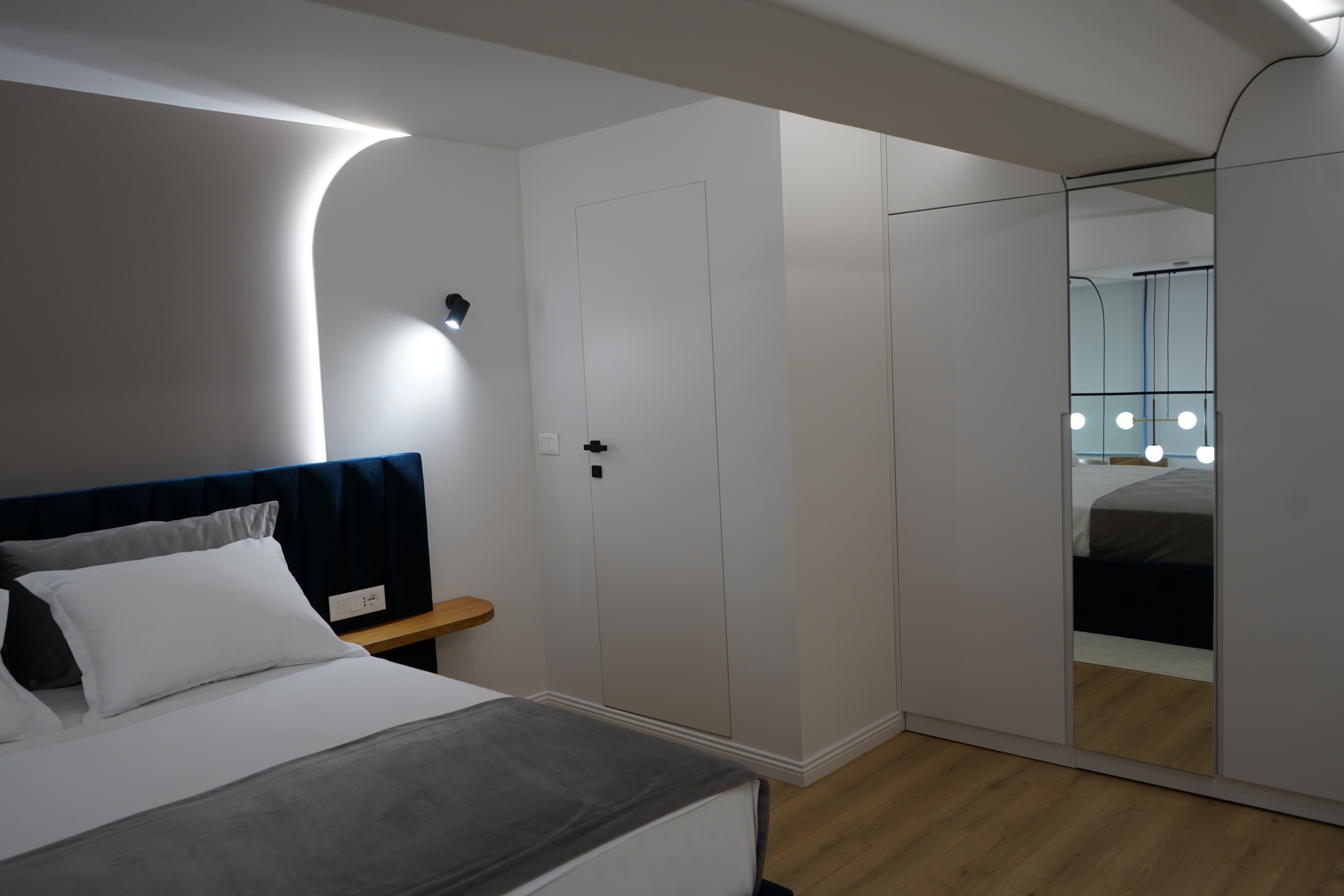 Duplex - Pazari i Ri, Tirana
